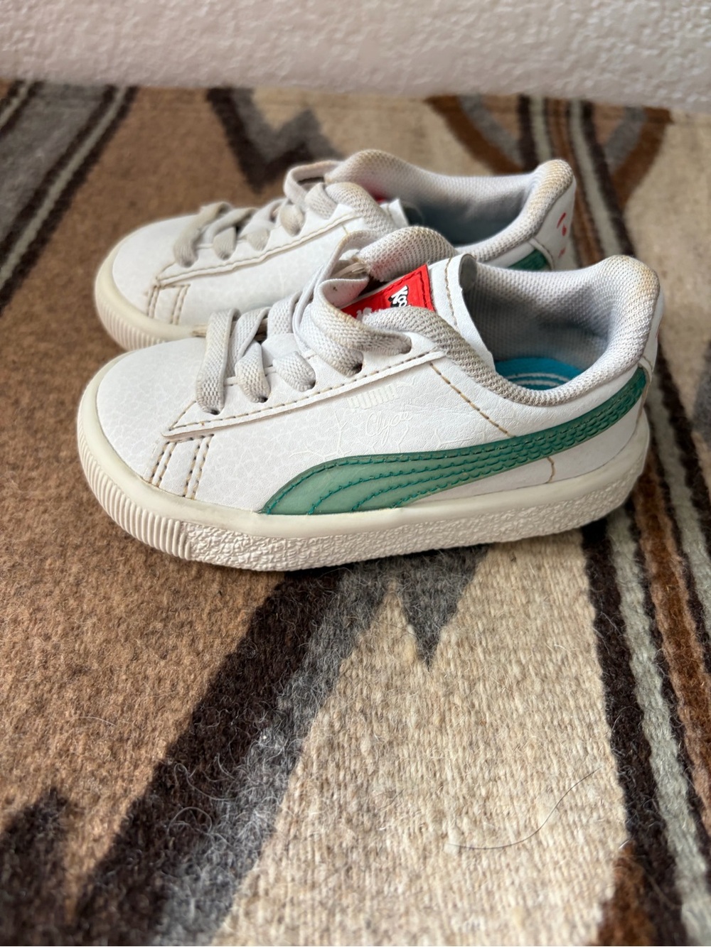 Puma rare, kool-Aid, special edition White and Teal Low-Top Sneakers